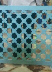 نرده فلزی سیار در حرم حضرت معصومه (س) گره سازی شده به سبک آجرکاری سنتی