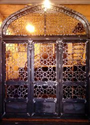 در سه لنگه گره سازی شده مسجد زرنوشه فراهان