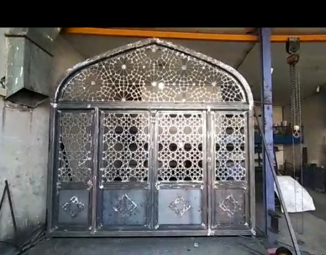 در مسجد احرار تهران