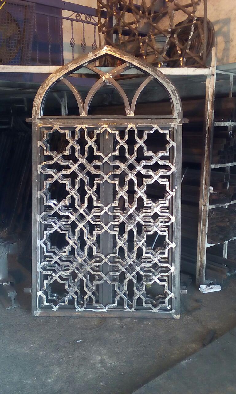 نمونه پنجره فلزی گره چینی شده