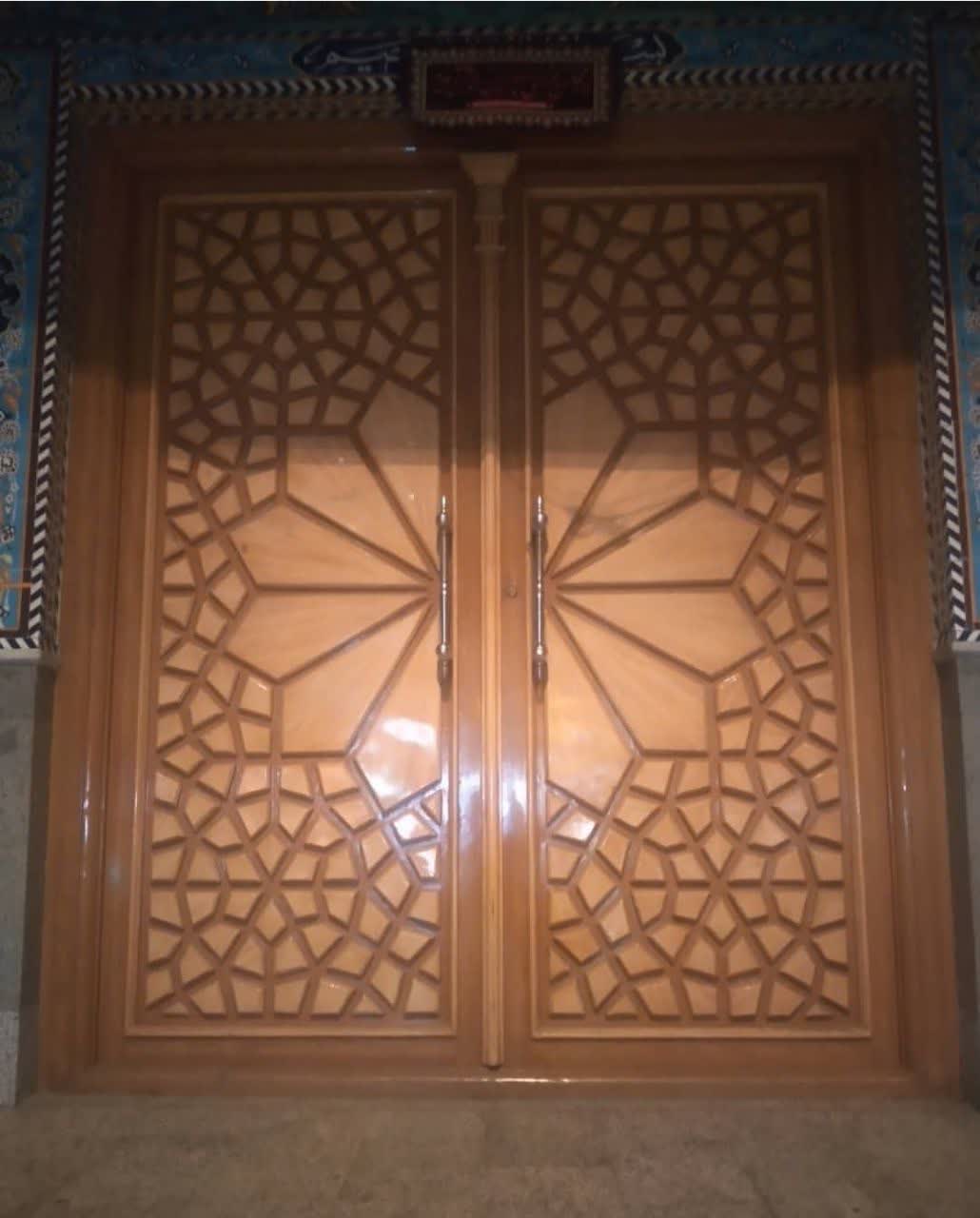 طراحی و ساخت درب طرح چوب فلزی ممتاز